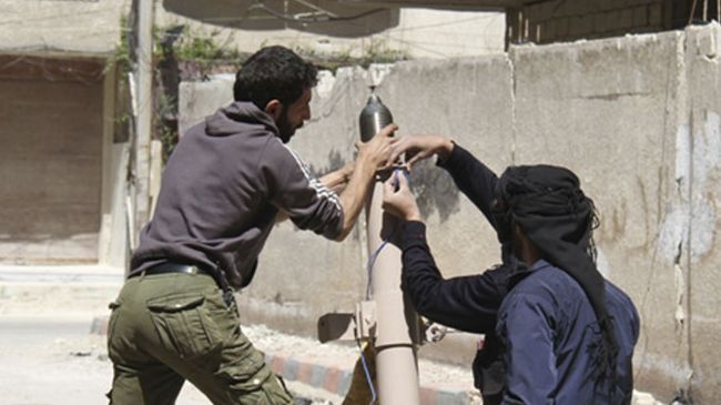 Foreign-backed militants load a mortar in a suburb of the Syrian capital Damascus. (file photo)