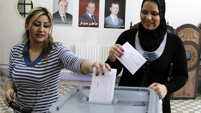 Women cast theirvotes in the presidential election at a polling centre inDamascus June 3, 2014. (Reuters)